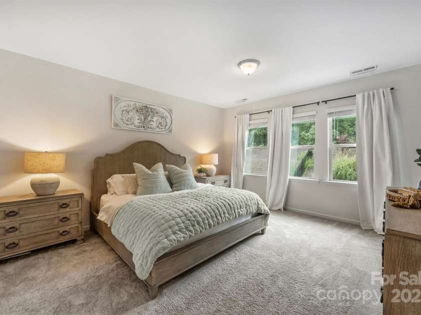 15113 Autumn Sage Drive, Charlotte, NC 28278.  MLS# CAR4288918, YatesRealty ID 32389. Primary Suite