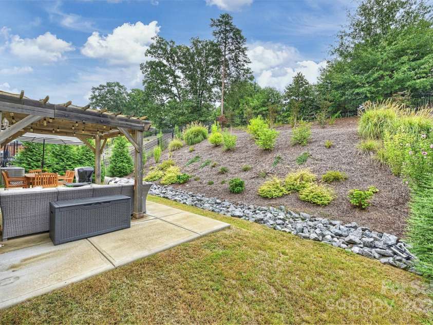 15113 Autumn Sage Drive, Charlotte, NC 28278.  MLS# CAR4288918, YatesRealty ID 32389. Private, Fully Fenced Backyard