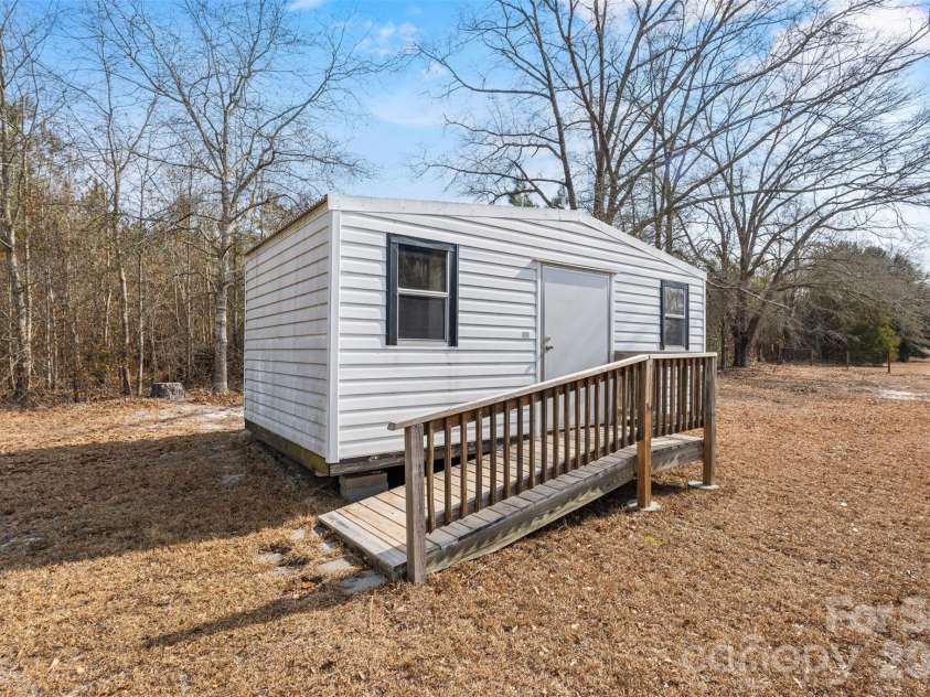 1700 Kershaw Highway, Camden, SC 29020.  MLS# CAR4342419, YatesRealty ID 3239. 