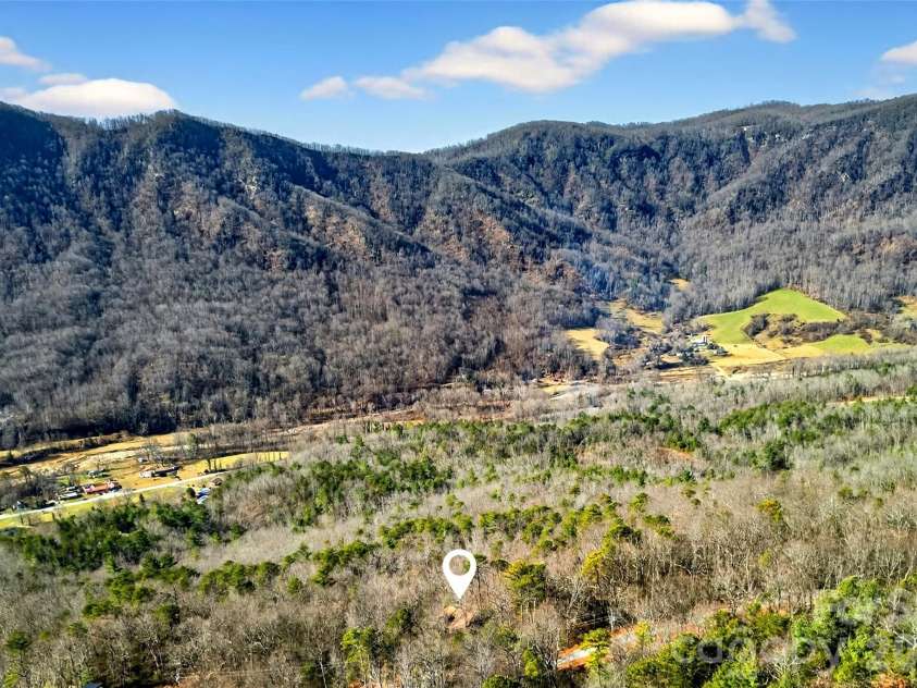 1909 Linville Drive, Marion, NC 28752.  MLS# CAR4327984, YatesRealty ID 3239. 