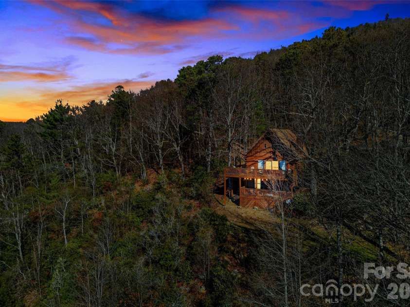 1909 Linville Drive, Marion, NC 28752.  MLS# CAR4327984, YatesRealty ID 3239. 