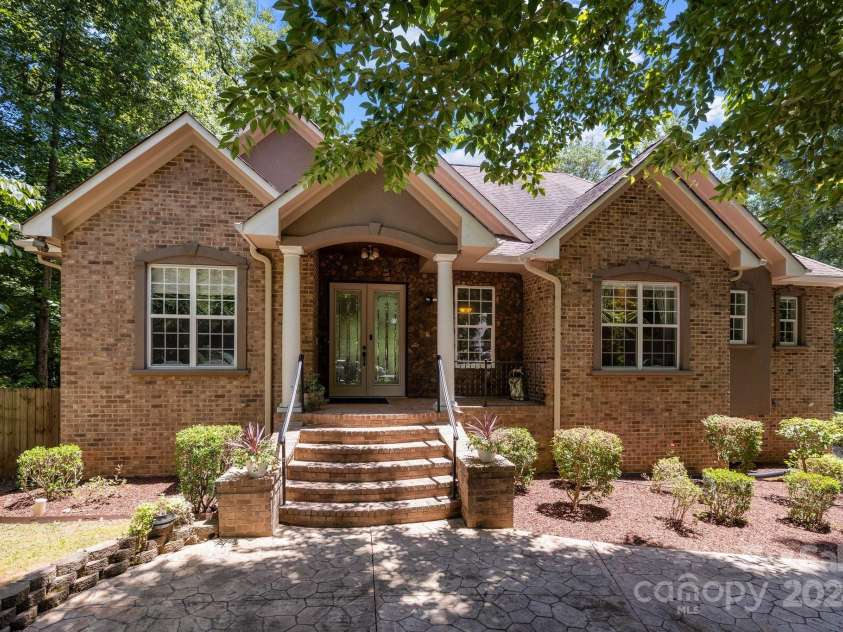 7230 Timber Ridge Drive, Mint Hill, NC 28227.  MLS# CAR4163574, YatesRealty ID 3239. 
