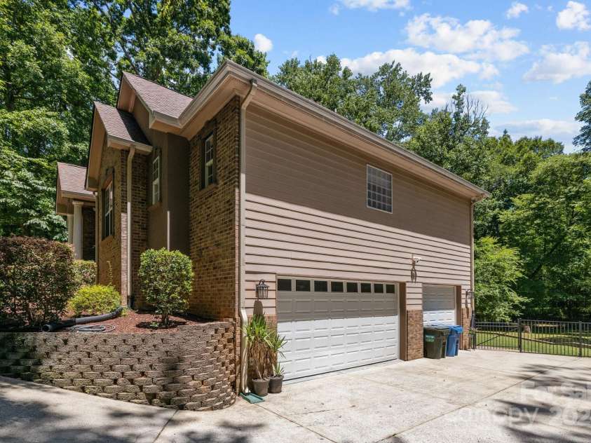 7230 Timber Ridge Drive, Mint Hill, NC 28227.  MLS# CAR4163574, YatesRealty ID 3239. 