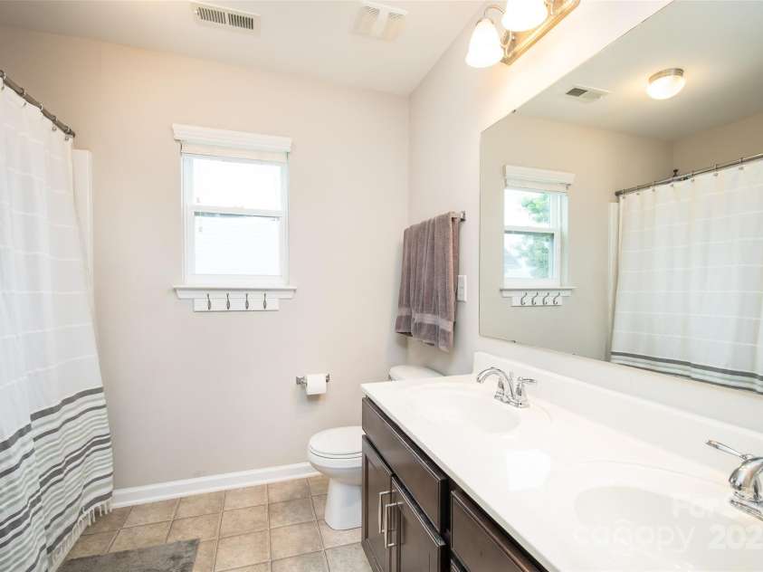 128 Millen Drive, Mooresville, NC 28115.  MLS# CAR4234778, YatesRealty ID 32390. 2nd floor full bath