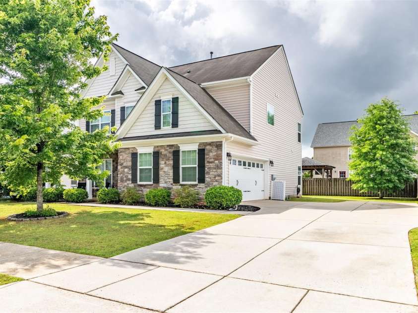 128 Millen Drive, Mooresville, NC 28115.  MLS# CAR4234778, YatesRealty ID 32390. Multiple parking spaces