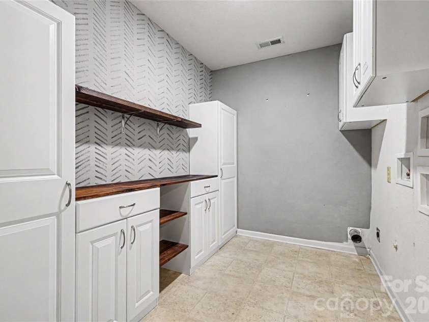3800 Shasta Circle, Clover, SC 29710.  MLS# CAR4388053, YatesRealty ID 32391. 