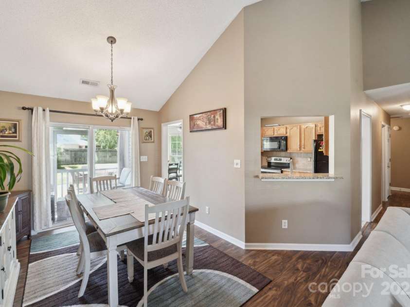 8105 Castlemaine Drive, Matthews, NC 28104.  MLS# CAR4258985, YatesRealty ID 32391. 