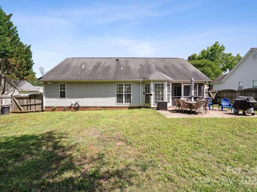 8105 Castlemaine Drive, Matthews, NC 28104.  MLS# CAR4258985, YatesRealty ID 32391. 