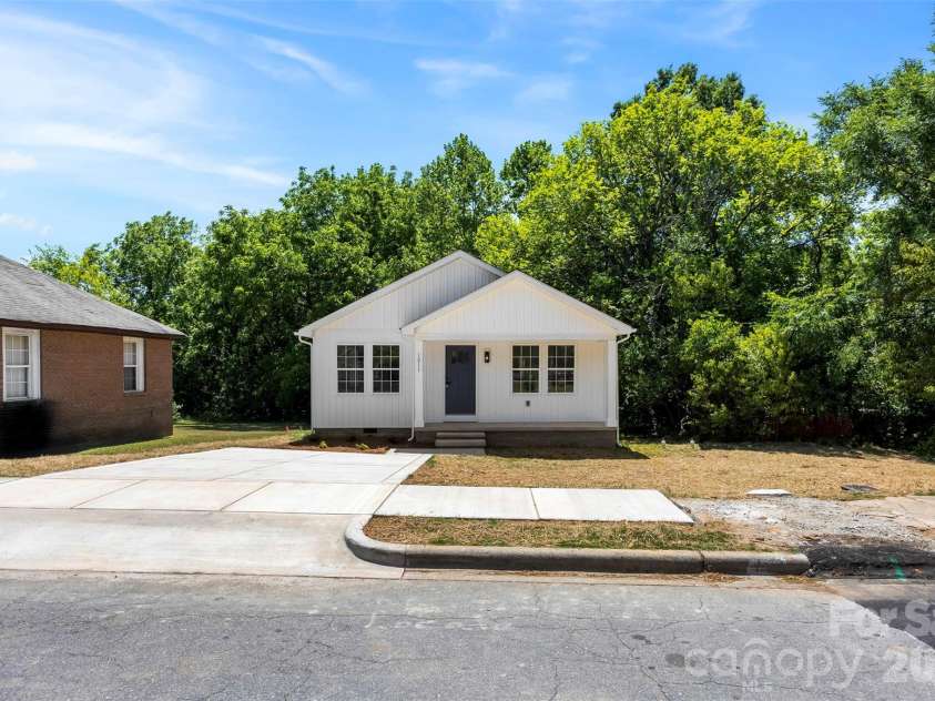 1511 Horah Street, Salisbury, NC 28144.  MLS# CAR4381407, YatesRealty ID 32393. 