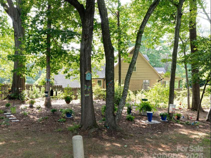 1735 Robinwood Road, Gastonia, NC 28054.  MLS# CAR4273342, YatesRealty ID 32393. 