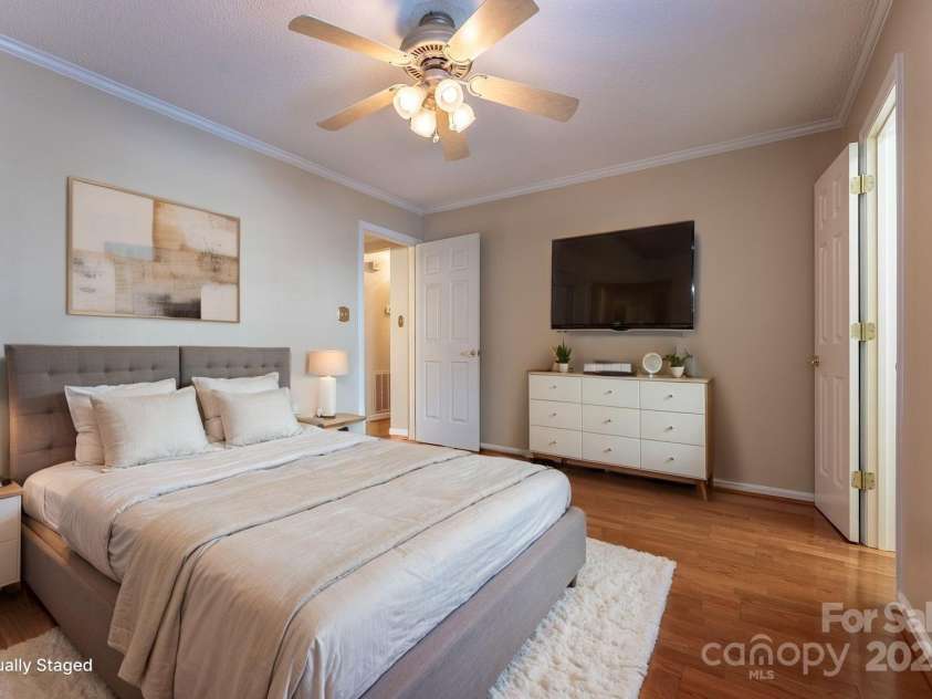 1735 Robinwood Road, Gastonia, NC 28054.  MLS# CAR4273342, YatesRealty ID 32393. 