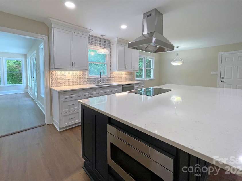 267 Winthrow Creek Road, Mooresville, NC 28115.  MLS# CAR4274339, YatesRealty ID 32394. Built-in Stainless Microwave