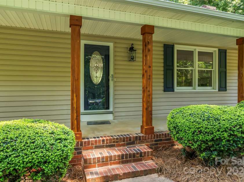 267 Winthrow Creek Road, Mooresville, NC 28115.  MLS# CAR4274339, YatesRealty ID 32394. Covered Front Porch