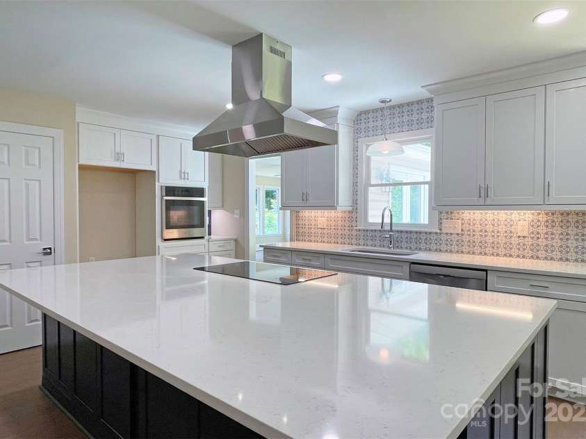 267 Winthrow Creek Road, Mooresville, NC 28115.  MLS# CAR4274339, YatesRealty ID 32394. Kitchen with Large Island & Quartz Countertops