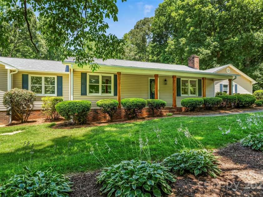267 Winthrow Creek Road, Mooresville, NC 28115.  MLS# CAR4274339, YatesRealty ID 32394. Welcome Home!
