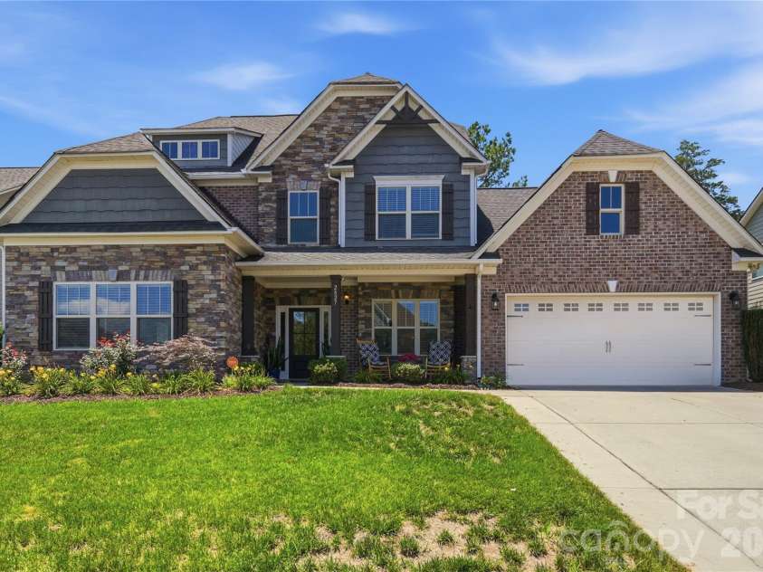 2827 Donegal Drive, Kannapolis, NC 28081.  MLS# CAR4402710, YatesRealty ID 32394. 