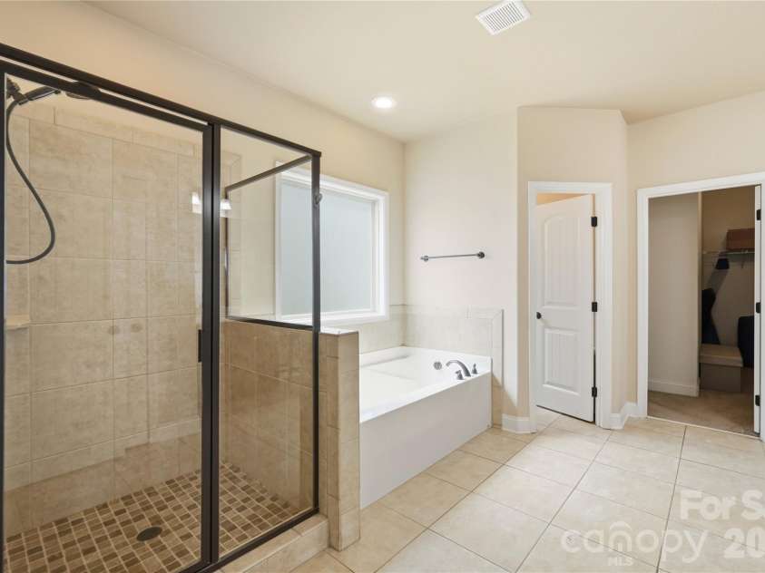 2827 Donegal Drive, Kannapolis, NC 28081.  MLS# CAR4402710, YatesRealty ID 32394. 