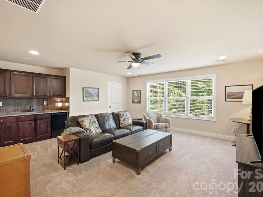 2827 Donegal Drive, Kannapolis, NC 28081.  MLS# CAR4402710, YatesRealty ID 32394. 