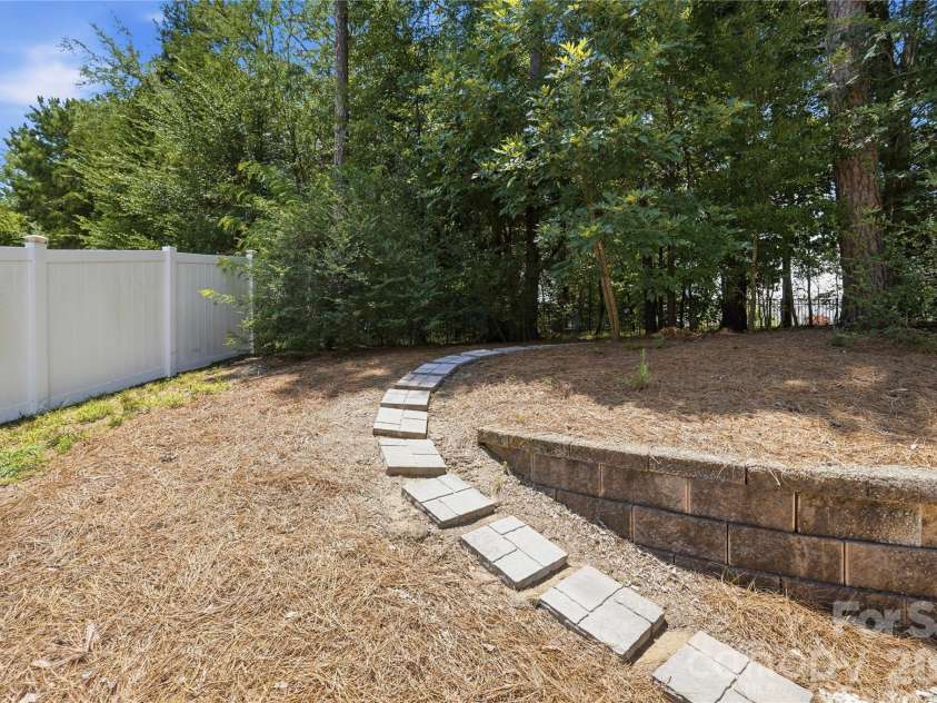 2827 Donegal Drive, Kannapolis, NC 28081.  MLS# CAR4402710, YatesRealty ID 32394. 