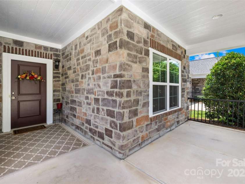 135 Valleymist Lane, Mooresville, NC 28117.  MLS# CAR4278379, YatesRealty ID 32395. Come on in