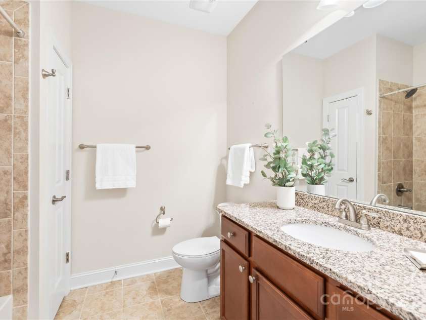 135 Valleymist Lane, Mooresville, NC 28117.  MLS# CAR4278379, YatesRealty ID 32395. Full bathroom #2 on main level