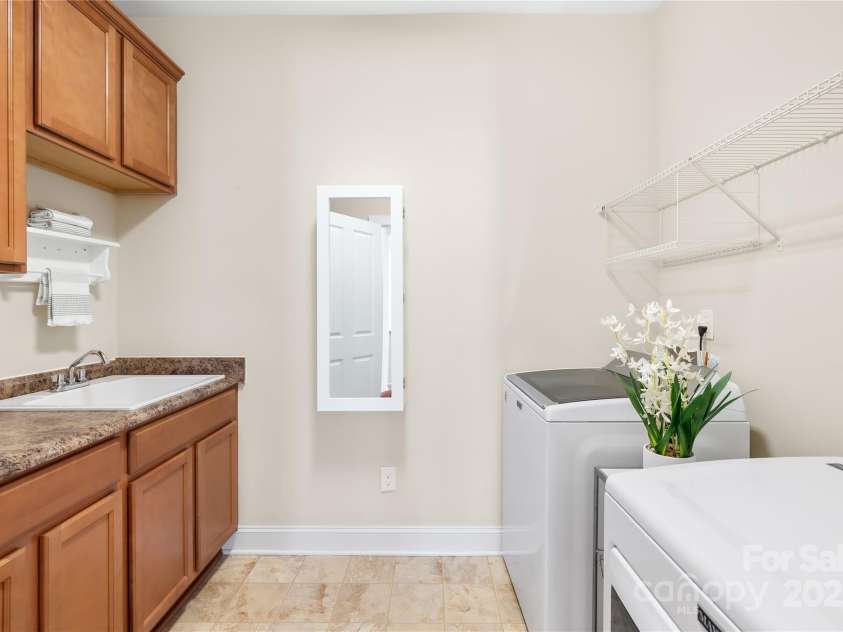 135 Valleymist Lane, Mooresville, NC 28117.  MLS# CAR4278379, YatesRealty ID 32395. Washer and dryer remain!