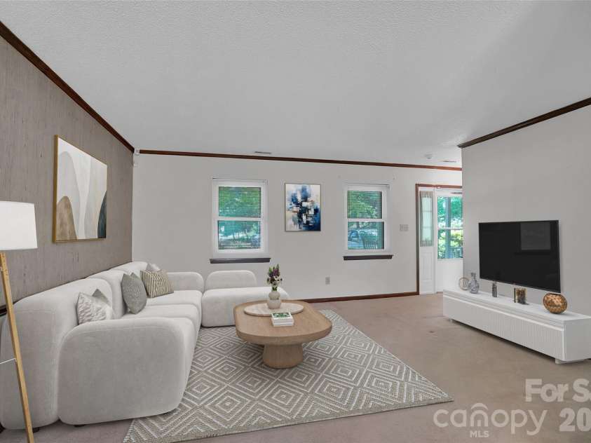 900 Highland Mist Lane, Charlotte, NC 28215.  MLS# CAR4393078, YatesRealty ID 32395. 