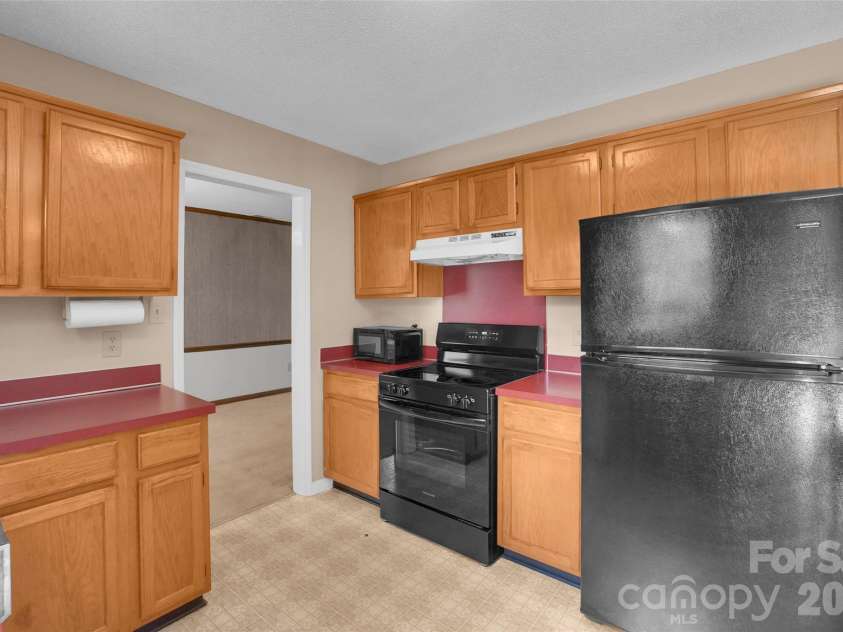 900 Highland Mist Lane, Charlotte, NC 28215.  MLS# CAR4393078, YatesRealty ID 32395. 