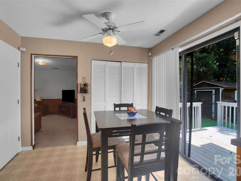 900 Highland Mist Lane, Charlotte, NC 28215.  MLS# CAR4393078, YatesRealty ID 32395. 