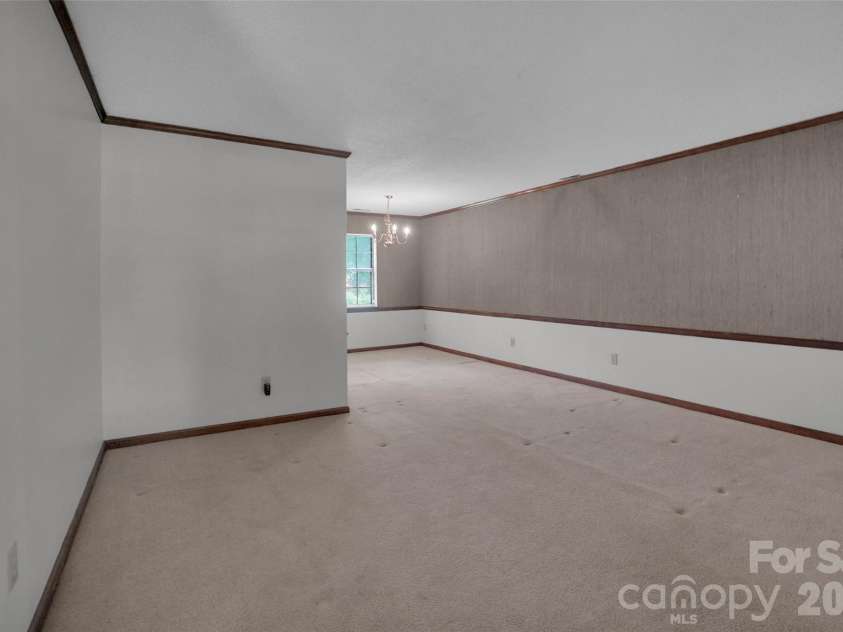 900 Highland Mist Lane, Charlotte, NC 28215.  MLS# CAR4393078, YatesRealty ID 32395. 
