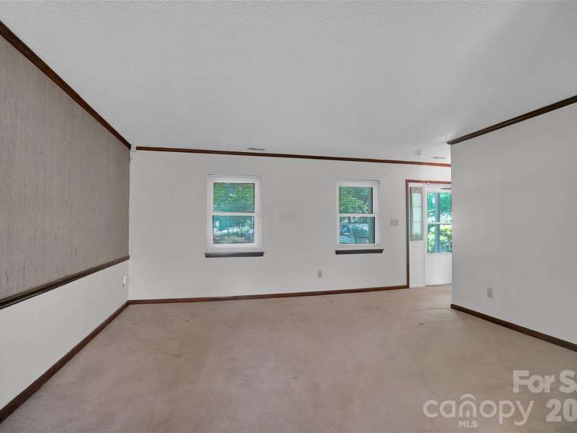 900 Highland Mist Lane, Charlotte, NC 28215.  MLS# CAR4393078, YatesRealty ID 32395. 