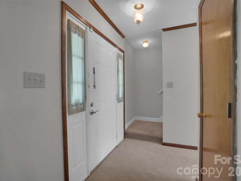 900 Highland Mist Lane, Charlotte, NC 28215.  MLS# CAR4393078, YatesRealty ID 32395. 