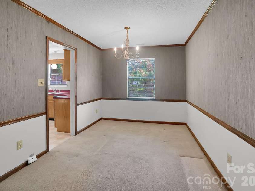 900 Highland Mist Lane, Charlotte, NC 28215.  MLS# CAR4393078, YatesRealty ID 32395. 
