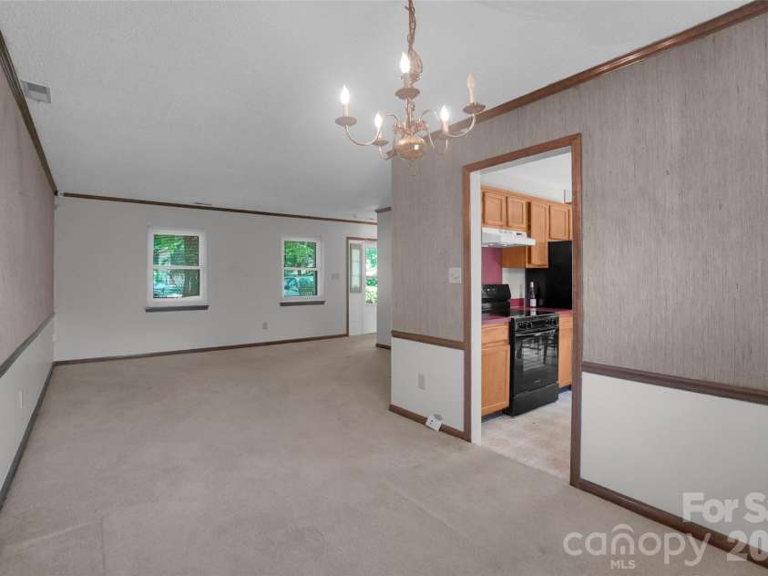900 Highland Mist Lane, Charlotte, NC 28215.  MLS# CAR4393078, YatesRealty ID 32395. 