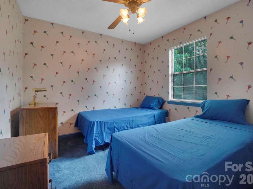 900 Highland Mist Lane, Charlotte, NC 28215.  MLS# CAR4393078, YatesRealty ID 32395. 