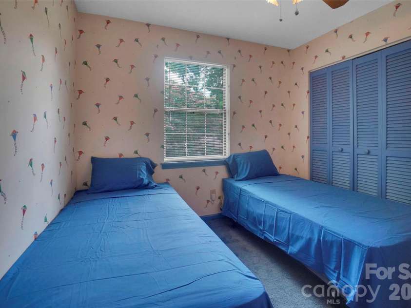 900 Highland Mist Lane, Charlotte, NC 28215.  MLS# CAR4393078, YatesRealty ID 32395. 