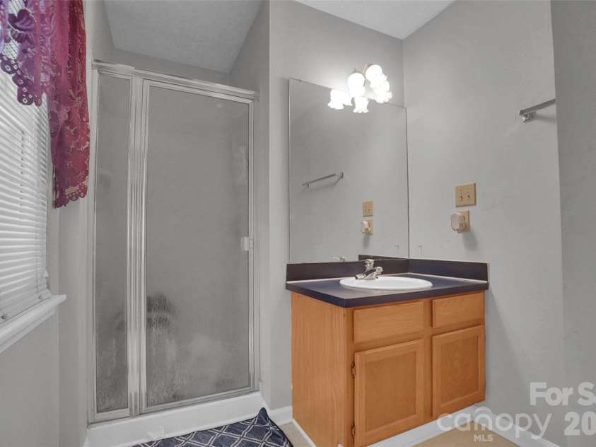 900 Highland Mist Lane, Charlotte, NC 28215.  MLS# CAR4393078, YatesRealty ID 32395. 
