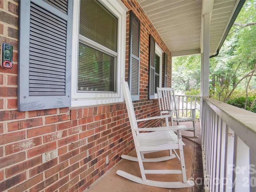 900 Highland Mist Lane, Charlotte, NC 28215.  MLS# CAR4393078, YatesRealty ID 32395. 