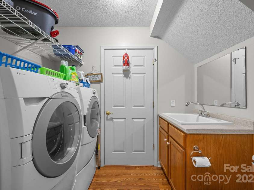 8 Beekeeper Trail, Swannanoa, NC 28778.  MLS# CAR4280414, YatesRealty ID 32396. Laundry/Powder room