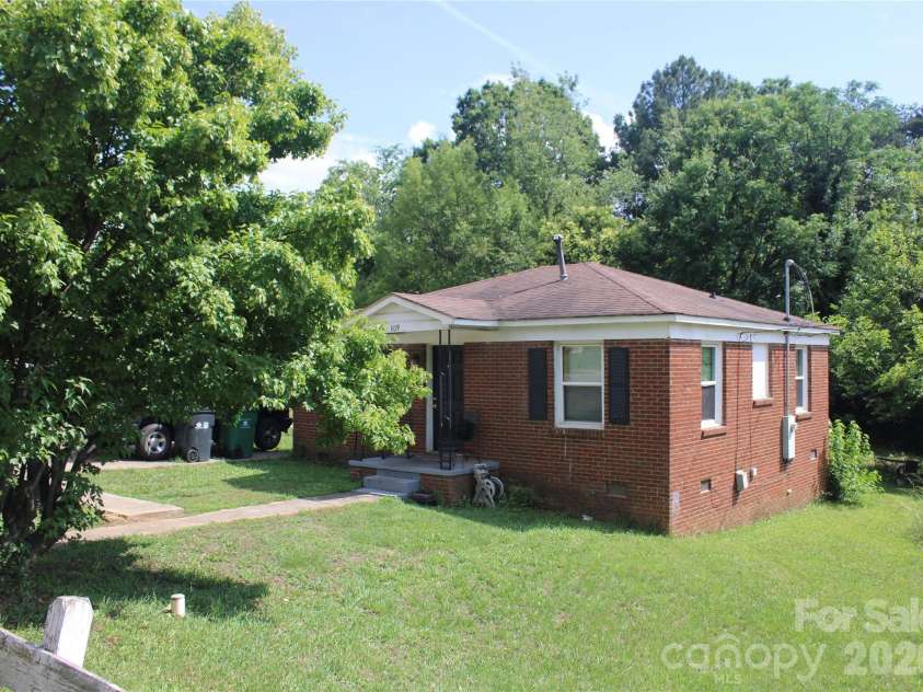 809 Norris Avenue, Charlotte, NC 28206.  MLS# CAR4387016, YatesRealty ID 32396. 