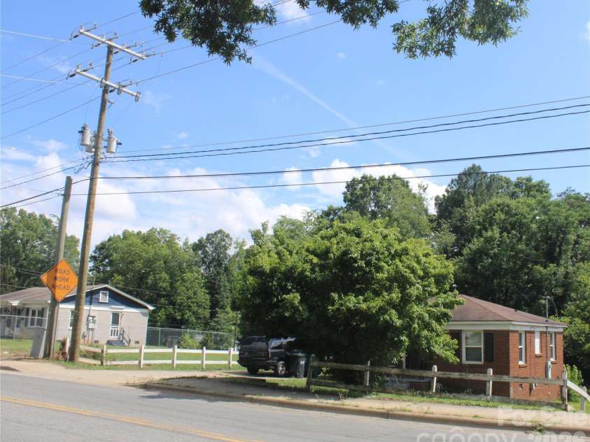 809 Norris Avenue, Charlotte, NC 28206.  MLS# CAR4387016, YatesRealty ID 32396. 