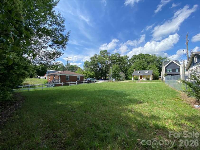 809 Norris Avenue, Charlotte, NC 28206.  MLS# CAR4387016, YatesRealty ID 32396. 
