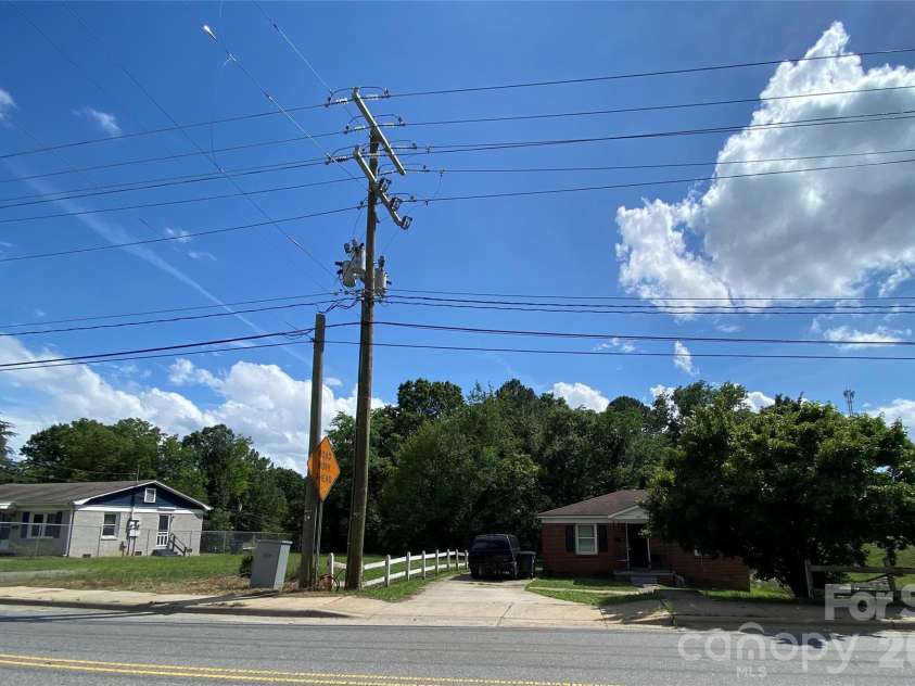 809 Norris Avenue, Charlotte, NC 28206.  MLS# CAR4387016, YatesRealty ID 32396. 
