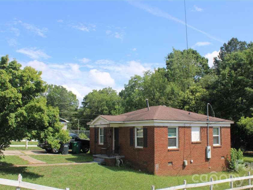 809 Norris Avenue, Charlotte, NC 28206.  MLS# CAR4387016, YatesRealty ID 32396. 