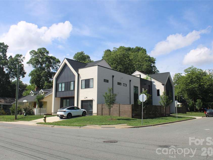 809 Norris Avenue, Charlotte, NC 28206.  MLS# CAR4387016, YatesRealty ID 32396. 
