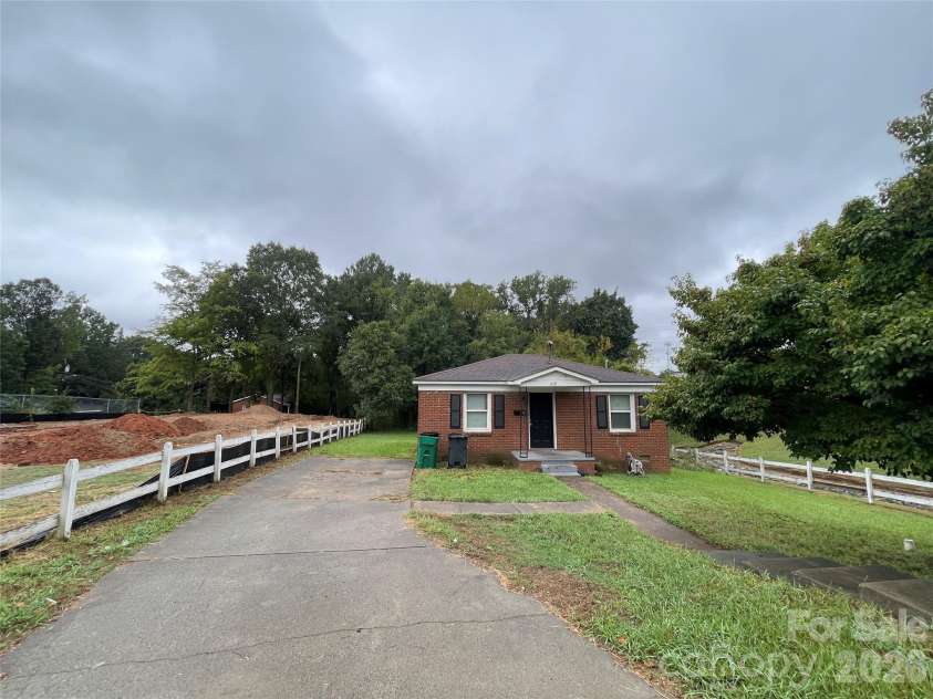 809 Norris Avenue, Charlotte, NC 28206.  MLS# CAR4387016, YatesRealty ID 32396. 