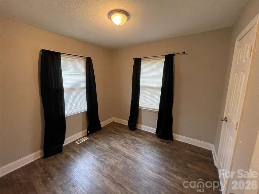 809 Norris Avenue, Charlotte, NC 28206.  MLS# CAR4387016, YatesRealty ID 32396. 