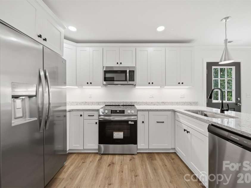 5118 Hanging Rock Court, Hickory, NC 28601.  MLS# CAR4396141, YatesRealty ID 32397. 