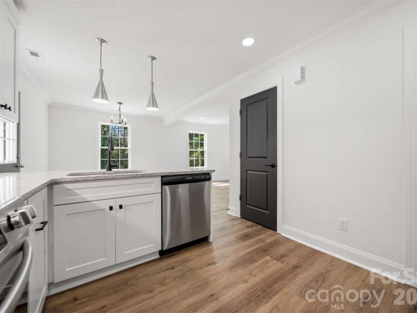 5118 Hanging Rock Court, Hickory, NC 28601.  MLS# CAR4396141, YatesRealty ID 32397. 