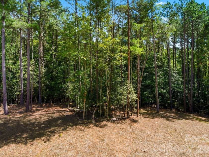5118 Hanging Rock Court, Hickory, NC 28601.  MLS# CAR4396141, YatesRealty ID 32397. 